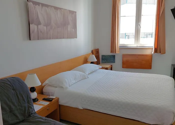 Weaa Hotel 2*